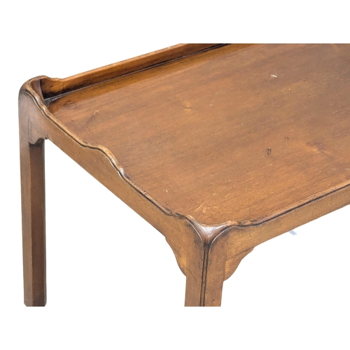 1022 - A Georgian style mahogany coffee table. 76x51x48.5cm