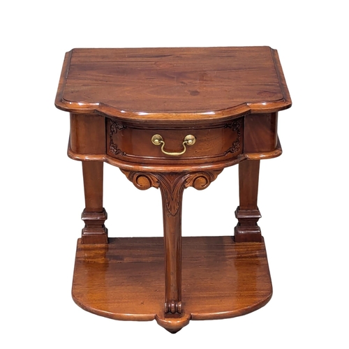 1033 - A pair of mahogany bedside tables with drawer. 53x47x57.5cm(4)