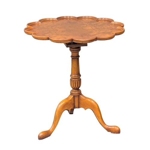 1038 - A Georgian style walnut revolving snap top pedestal table. 65x70cm(1)