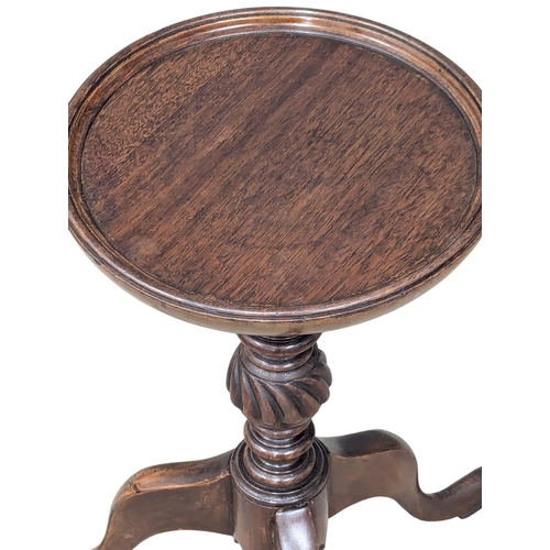 1043 - A small Early 20th Century mahogany wine table. 42cm (4)