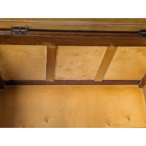 1049 - A vintage oak blanket box / storage box. 90x48x61cm(4)