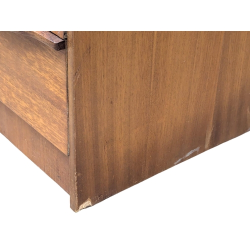 841 - A Mid Century teak chest of drawers. 69.5x40x70cm (5)