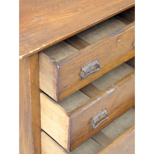 916 - An Early 20th Century Arts & Crafts oak chest of drawers. Circa 1900-1910. 76.5x45x75.5cm (2)