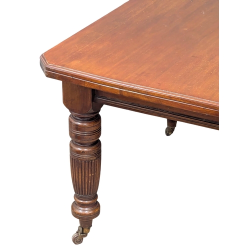 930 - A Victorian mahogany dining table with 2 leaves. No winder. Circa 1880. 140x117x73cm(1)