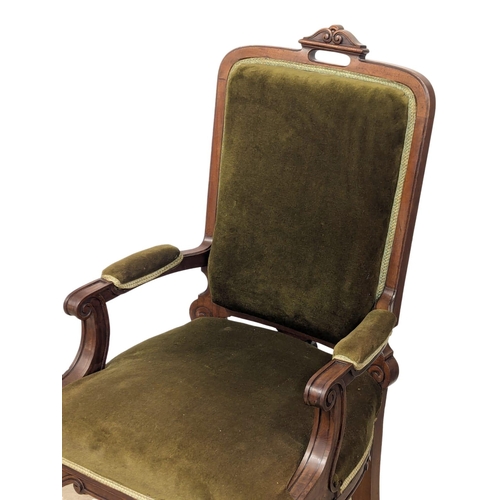 940 - A good quality Late 19th Century Victorian mahogany framed armchair. Circa 1890-1900. (2)