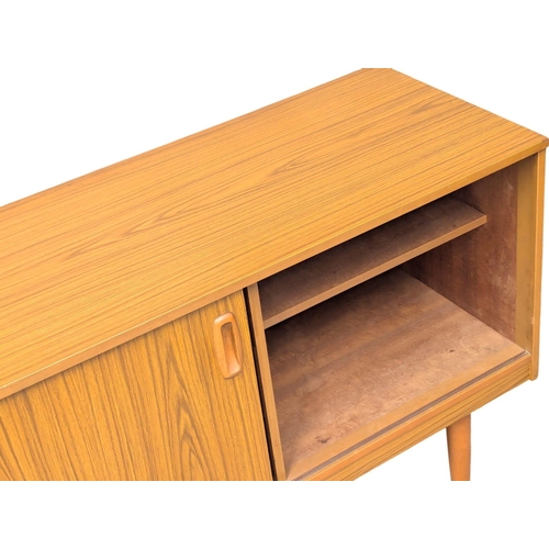 949 - A Mid Century sideboard by Schreiber. 152x41x73cm (5)