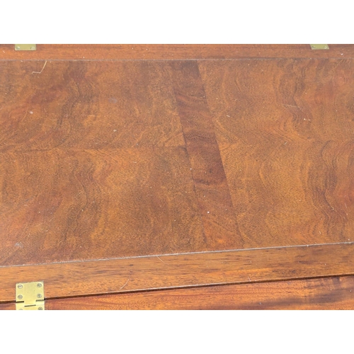 965 - A Georgian style mahogany coffee table. 112.5x79.5x43.5cm (3)