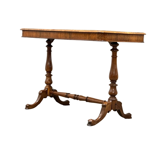 812 - A Victorian rosewood double pedestal library table/side table. With stretcher support. Circa 1860-18... 