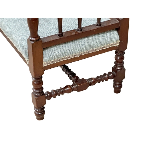 904 - A small Late 19th Century Victorian mahogany window bench. Circa 1890-1900. 85x42x58cm.(10)