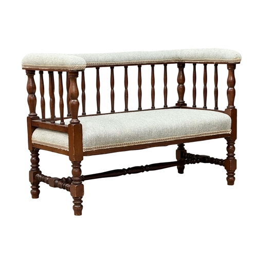 904 - A small Late 19th Century Victorian mahogany window bench. Circa 1890-1900. 85x42x58cm.(10)