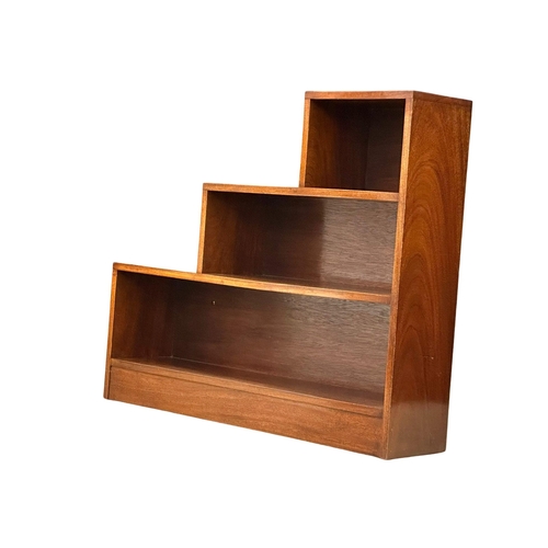 926 - A Mid 20th Century mahogany stepping open bookcase. 106.5x25.5x91.5cm.(10)