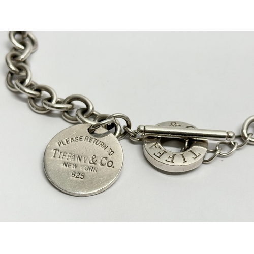 462B - A Tiffany & Co silver necklace. 65.16 grams.