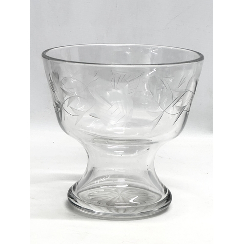 300B - A large signed footed bowl with etched flowers and vines. Dated 1981. 19.5x18.5cm.