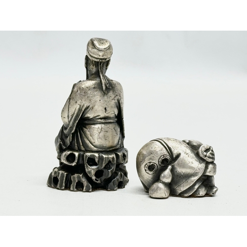 300C - 2 miniature Chinese figures. 8cm. 3.5cm