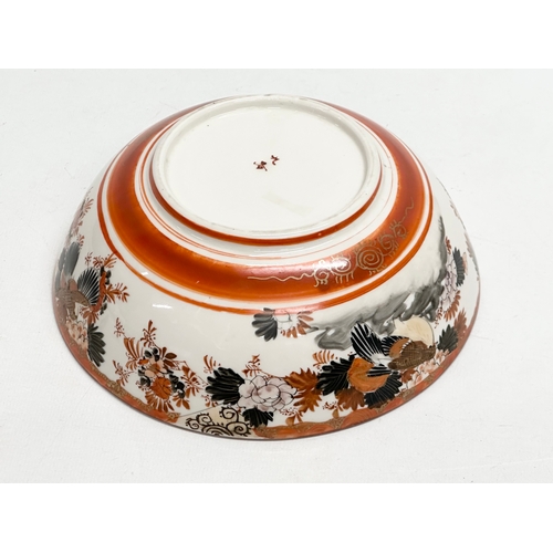 136 - A signed Late 19th Century Japanese hand painted Kutani bowl. Meiji Period (1868-1912) 18x6cm