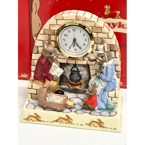 860 - Royal Doulton Bunnykins. A Royal Doulton Bunnykins Classic Giftware “Family Time” mantle clock. A Ro... 