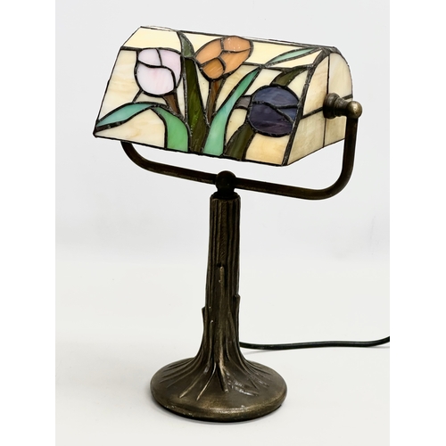 549 - A Tiffany style desk lamp. 24x32cm.