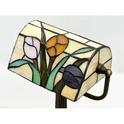 549 - A Tiffany style desk lamp. 24x32cm.