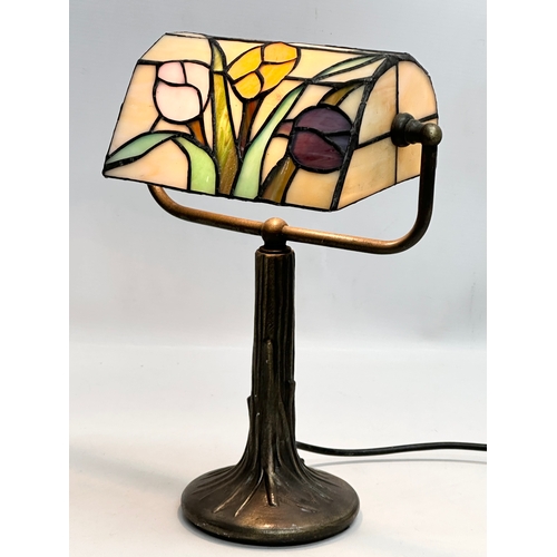 549 - A Tiffany style desk lamp. 24x32cm.