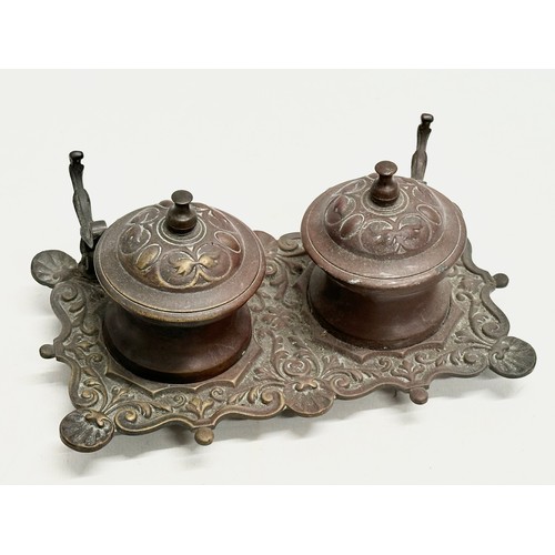 680 - A Late 19th Century counter reception bell and a desktop pen and ink stand. Bell 11x16cm. Inkstand 1... 