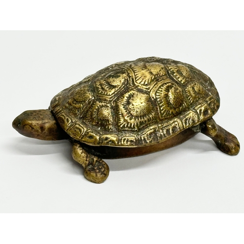 550 - A Late 19th Century Victorian brass turtle shaped trinket box/inkwell. 11x6.5cm.