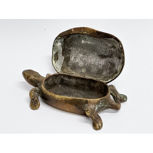 550 - A Late 19th Century Victorian brass turtle shaped trinket box/inkwell. 11x6.5cm.