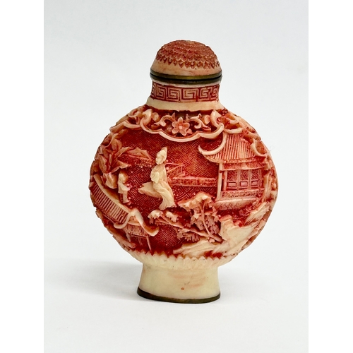 216 - A Chinese snuff bottle.