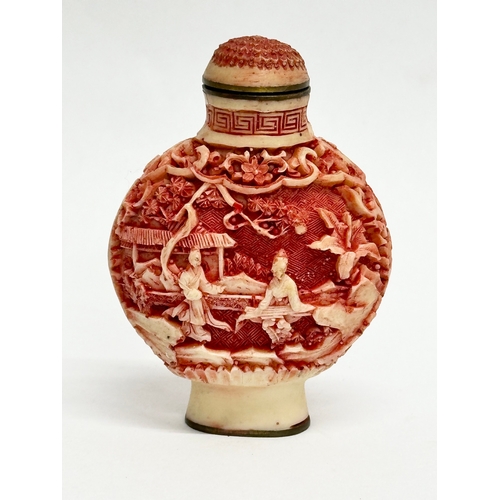 216 - A Chinese snuff bottle.