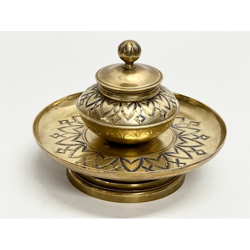 362 - A large Late 19th Century brass inkwell. 18x15cm