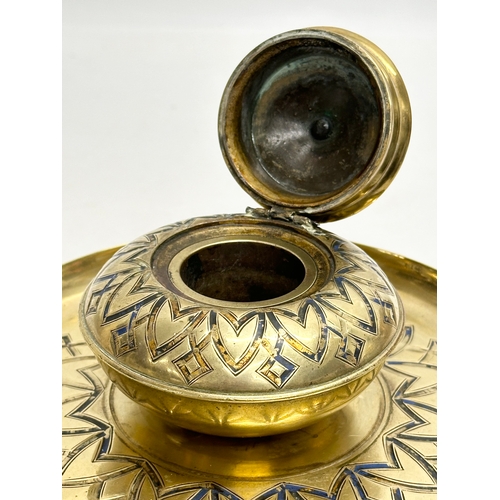 362 - A large Late 19th Century brass inkwell. 18x15cm