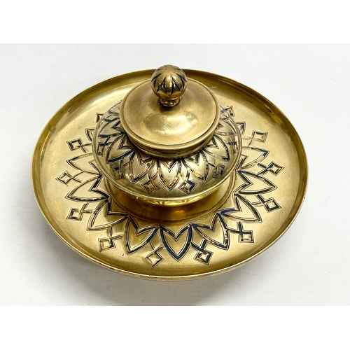 362 - A large Late 19th Century brass inkwell. 18x15cm