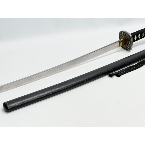 639 - A large Japanese samurai style sword. 93cm