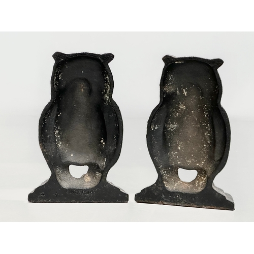 573 - Robert Emig. A pair of Mid 20th Century cast iron owl style bookends/door stops. Stamped Omig 1546. ... 