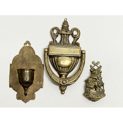 620 - Victorian brassware. A Late 19th Century brass door knocker 21cm. A small Galleon style door knocker... 