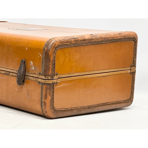 674 - An Early/Mid 20th Century Samsonite travelling case. 54x33x20cm