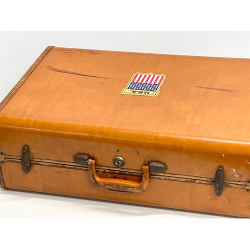 674 - An Early/Mid 20th Century Samsonite travelling case. 54x33x20cm