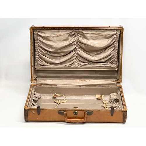 674 - An Early/Mid 20th Century Samsonite travelling case. 54x33x20cm