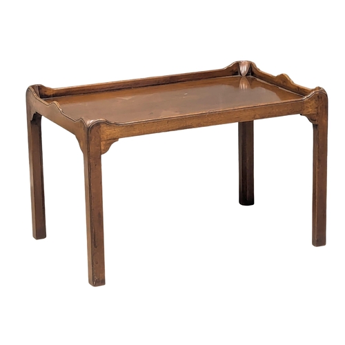 953 - A Georgian style mahogany coffee table. 76x51x48.5cm. 8