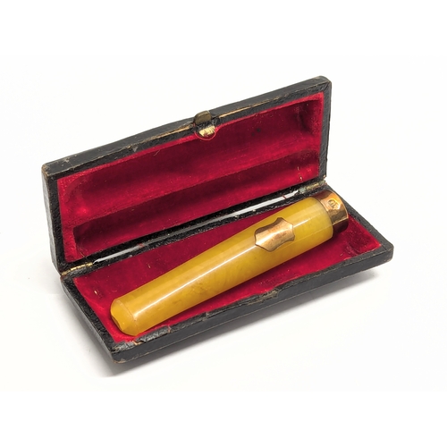 734 - A Late 19th/Early 20th Century Cheroot with original case