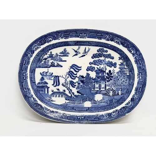 828 - A Late 18th Century Wedgwood “Willow” platter, together with an Early 19th Century gravy boat platte... 