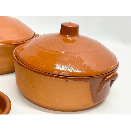 832 - 4 Spanish glazed terracotta casserole dishes. 21x19x15cm.