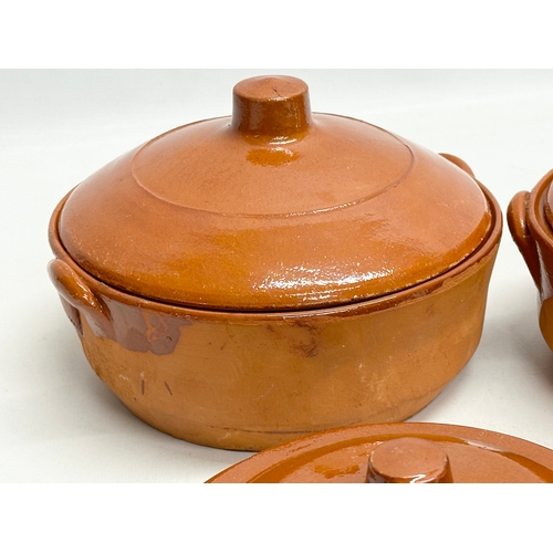 832 - 4 Spanish glazed terracotta casserole dishes. 21x19x15cm.