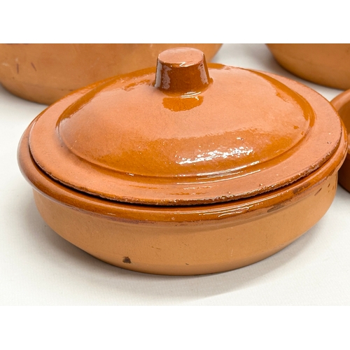 832 - 4 Spanish glazed terracotta casserole dishes. 21x19x15cm.