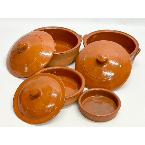 832 - 4 Spanish glazed terracotta casserole dishes. 21x19x15cm.