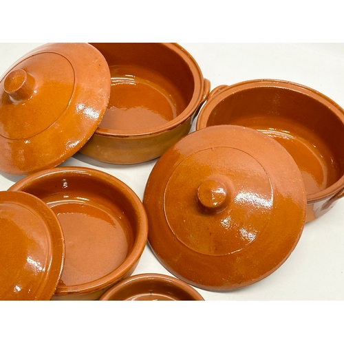 832 - 4 Spanish glazed terracotta casserole dishes. 21x19x15cm.