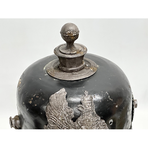 252 - A WWI German artillery pickelhaube helmet.