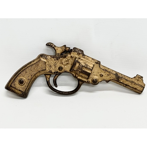 769 - A vintage Bronco toy gun. 19cm