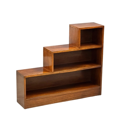 402 - A Mid 20th Century mahogany stepping open bookcase. 106.5x25.5x91.5cm.(10)