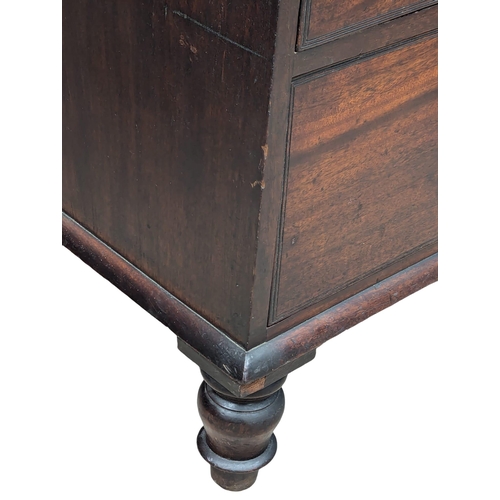 192 - A large Late George III mahogany chest of drawers. Circa 1800-1820.118x53x127cm (5)