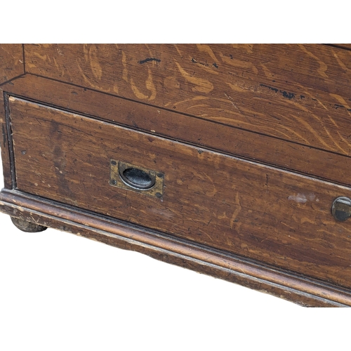 259 - A 19th Century pine kist with fitted interior, exterior drawer and original scumble paint. 104x55.5x... 